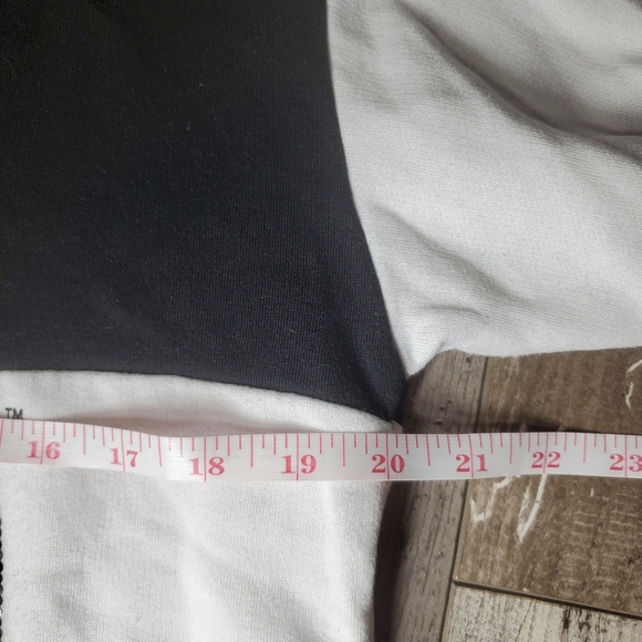 PINK Victoria’s Secret University of Iowa Hawkeyes Fleece Pullover Size XS EUC - Picture 5 of 16